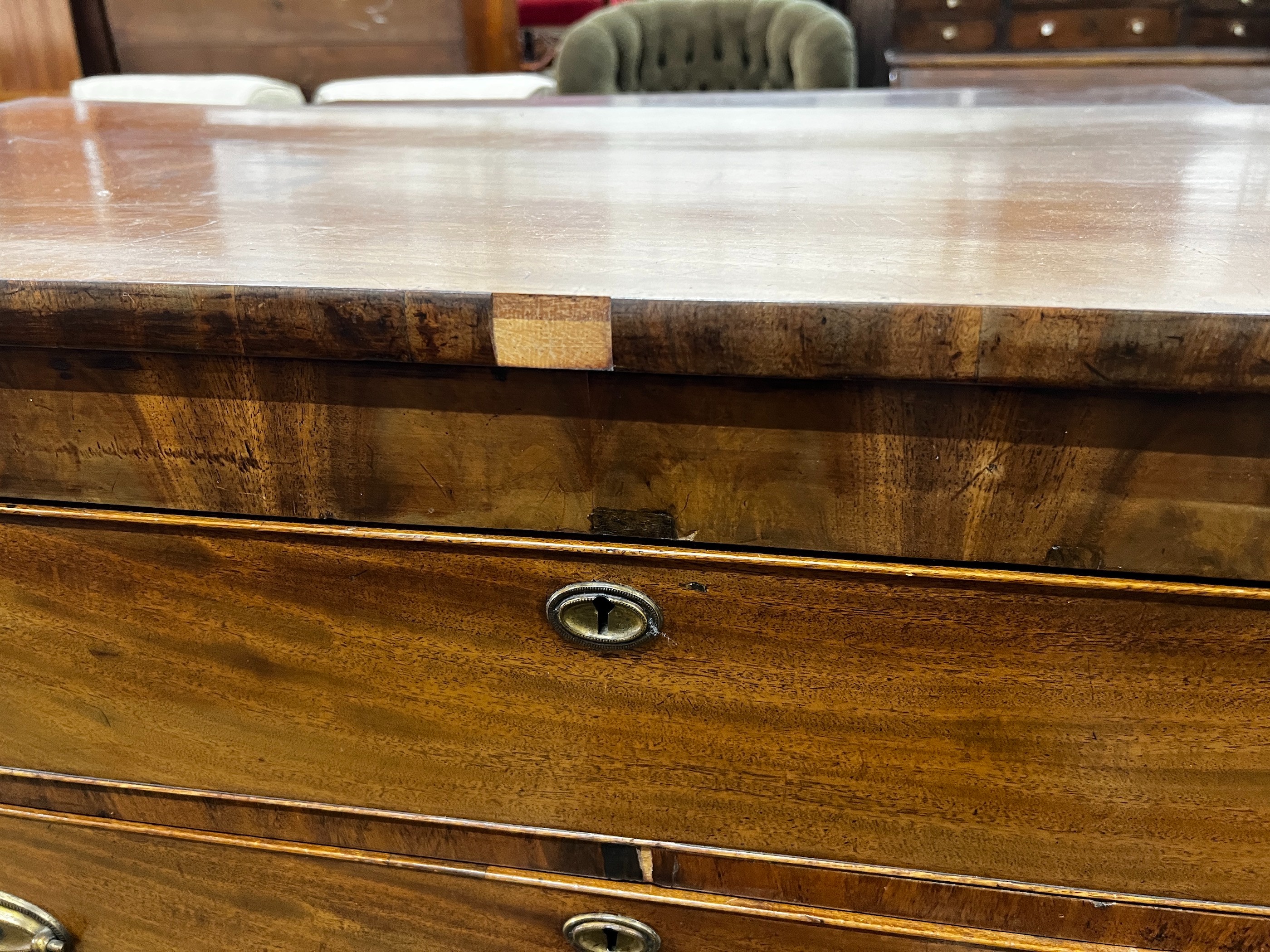 A Regency mahogany bow fronted chest of drawers, width 122cm, depth 53cm, height 109cm